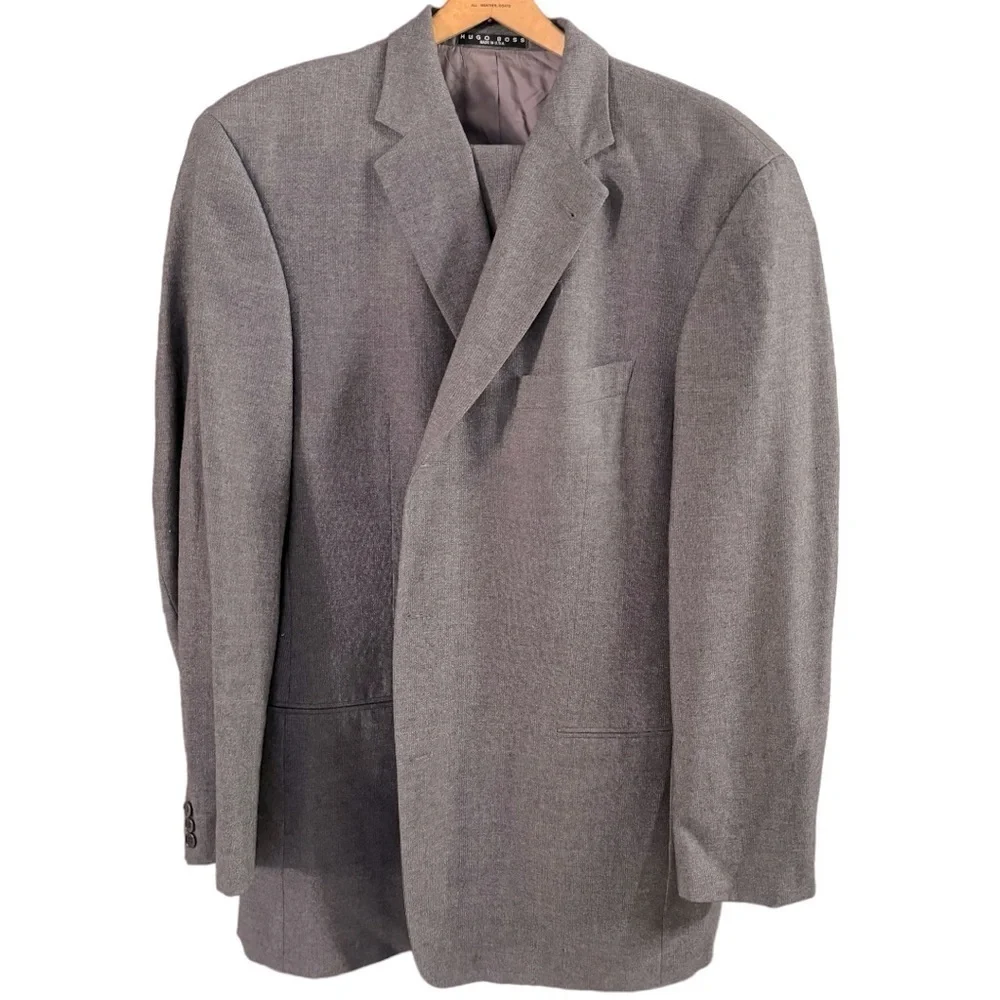 Hugo Boss 46L Good quality Gray in color and‎ rich looking